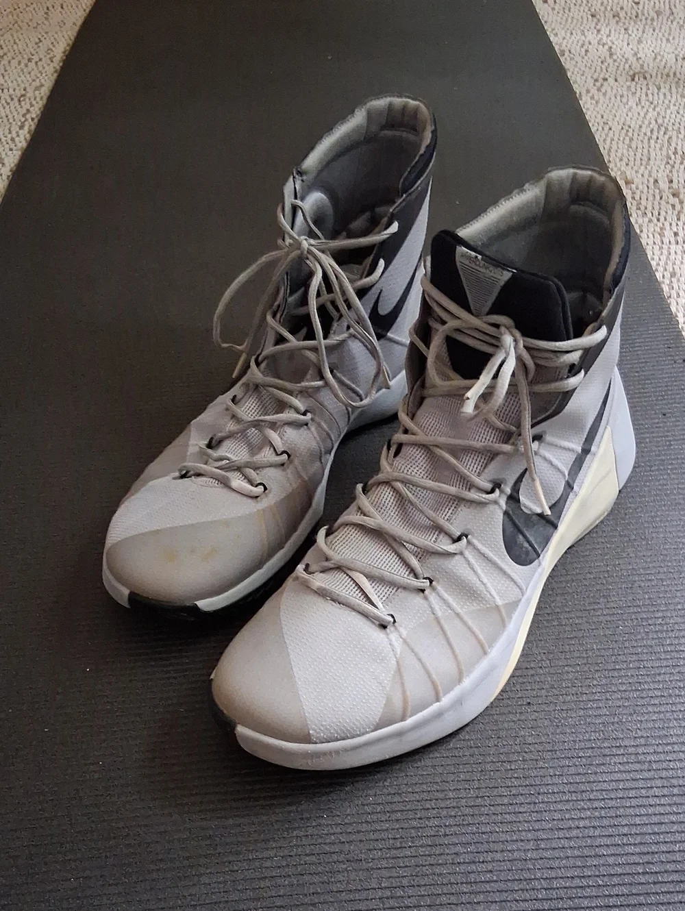 Nike Men's Light Grey and Black 2015 HYPERDUNK BASKET High-Top Athletic Sneakers